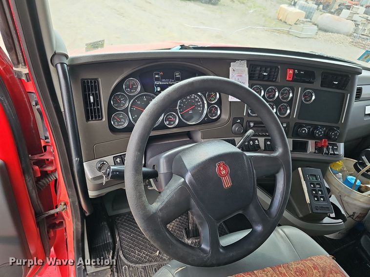 image for item DS6407 2015 Kenworth T880  dump truck