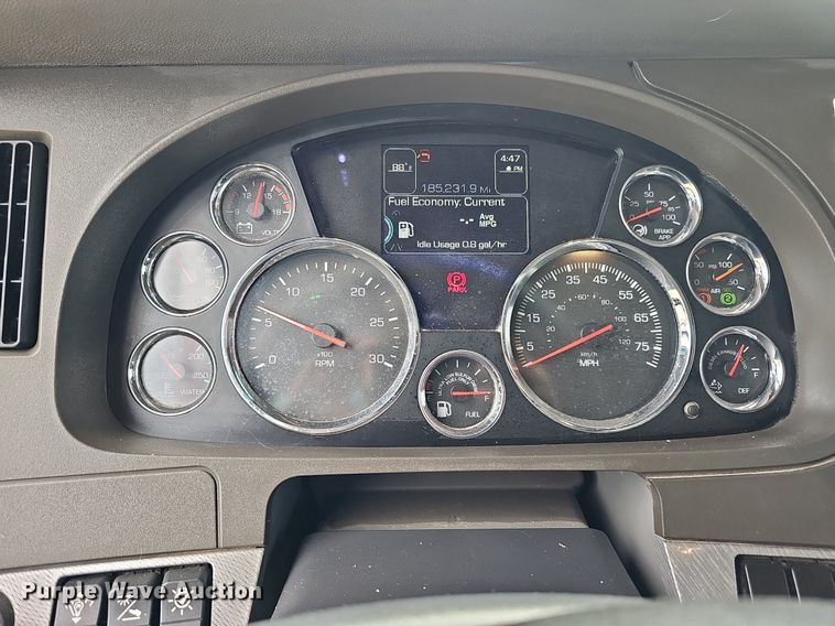 image for item DS6407 2015 Kenworth T880  dump truck