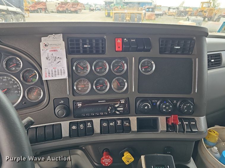 image for item DS6407 2015 Kenworth T880  dump truck