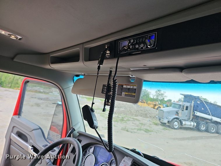 image for item DS6407 2015 Kenworth T880  dump truck