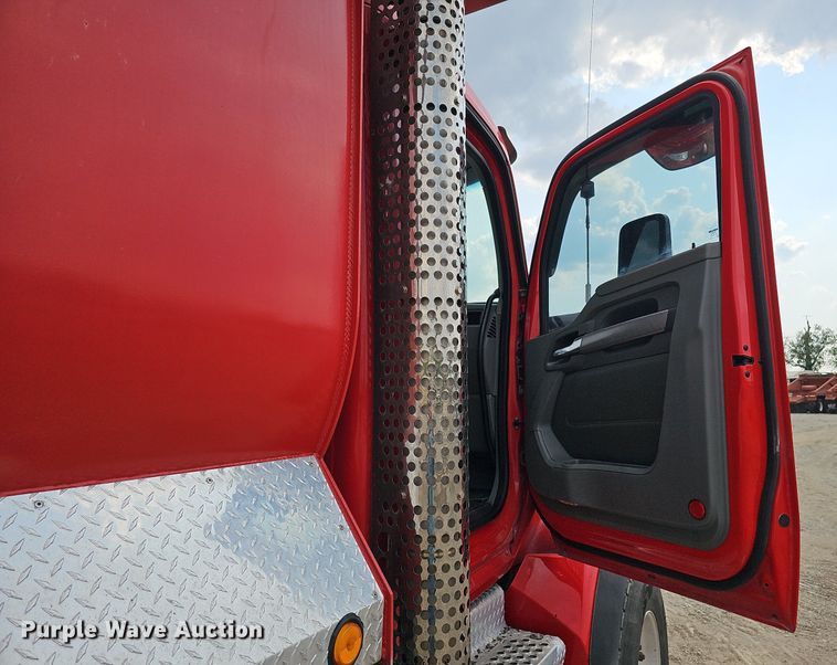 image for item DS6407 2015 Kenworth T880  dump truck