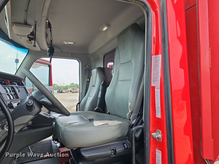 image for item DS6407 2015 Kenworth T880  dump truck