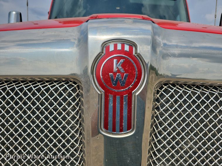 image for item DS6407 2015 Kenworth T880  dump truck