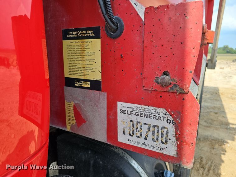 image for item DS6407 2015 Kenworth T880  dump truck