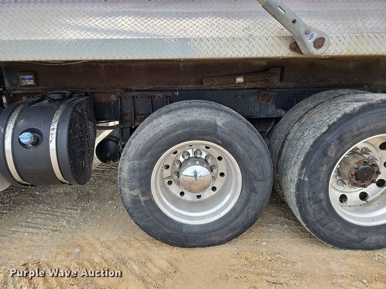 image for item DS6407 2015 Kenworth T880  dump truck