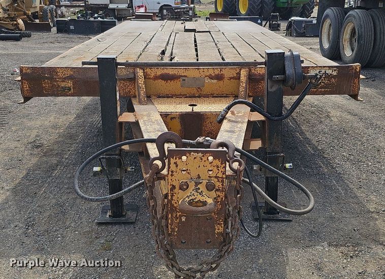 image for item DS6412 2000 Trail King TK40LP  equipment trailer