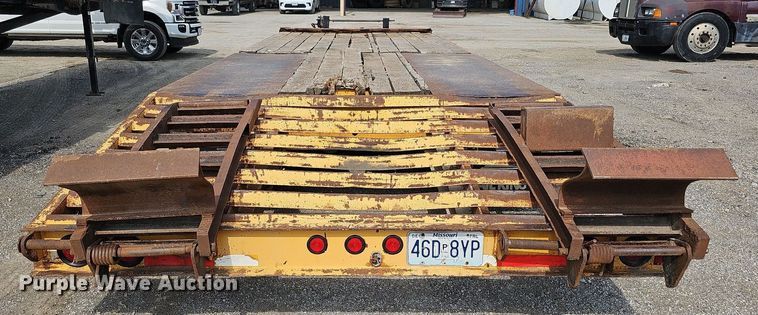 image for item DS6412 2000 Trail King TK40LP  equipment trailer