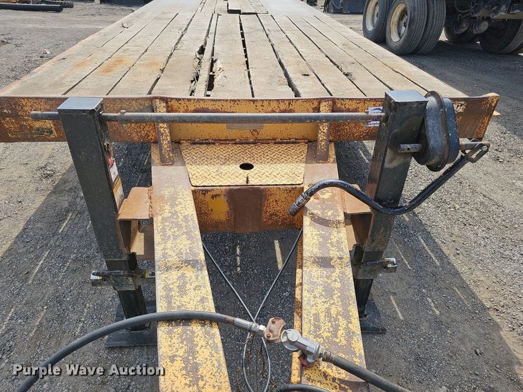 image for item DS6412 2000 Trail King TK40LP  equipment trailer