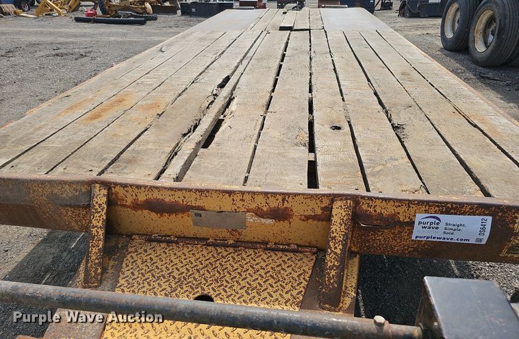 image for item DS6412 2000 Trail King TK40LP  equipment trailer