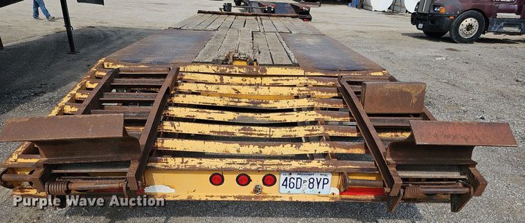 image for item DS6412 2000 Trail King TK40LP  equipment trailer