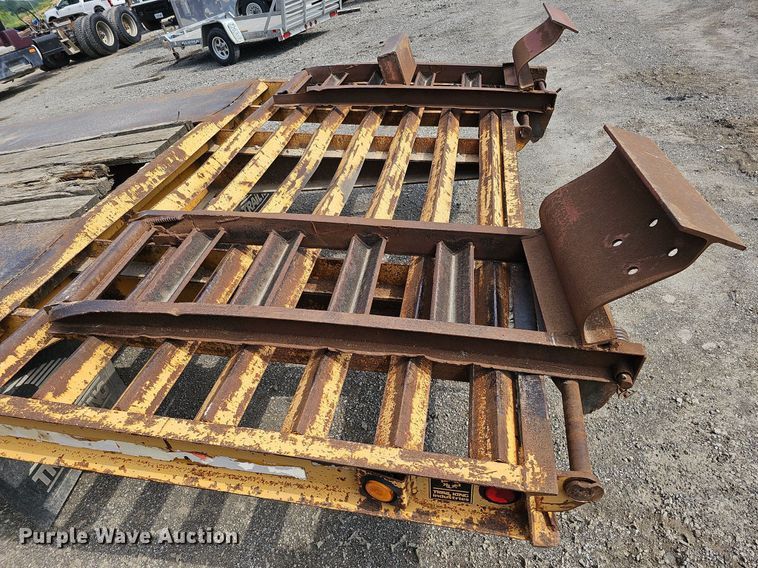 image for item DS6412 2000 Trail King TK40LP  equipment trailer