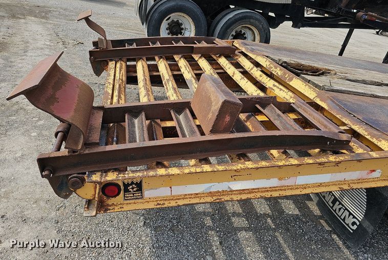 image for item DS6412 2000 Trail King TK40LP  equipment trailer