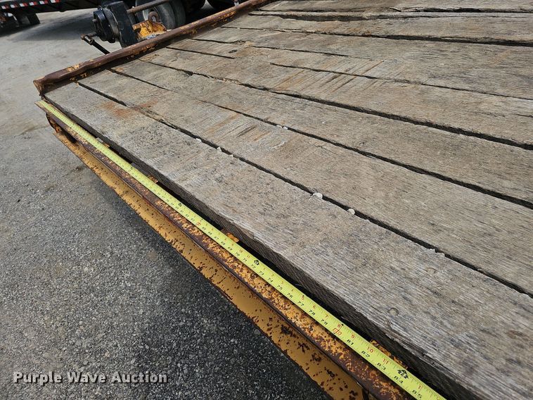 image for item DS6412 2000 Trail King TK40LP  equipment trailer