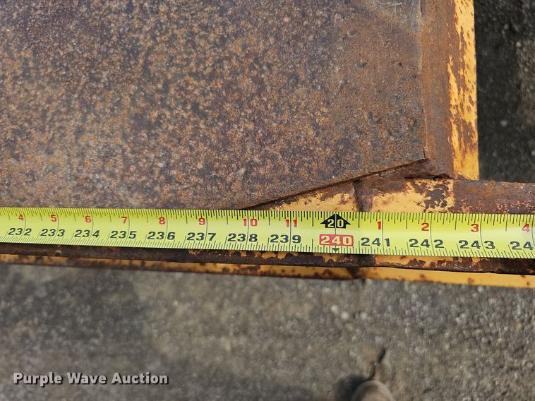 image for item DS6412 2000 Trail King TK40LP  equipment trailer