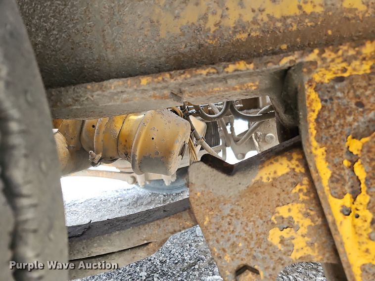 image for item DS6412 2000 Trail King TK40LP  equipment trailer