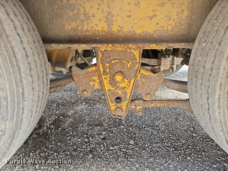 image for item DS6412 2000 Trail King TK40LP  equipment trailer