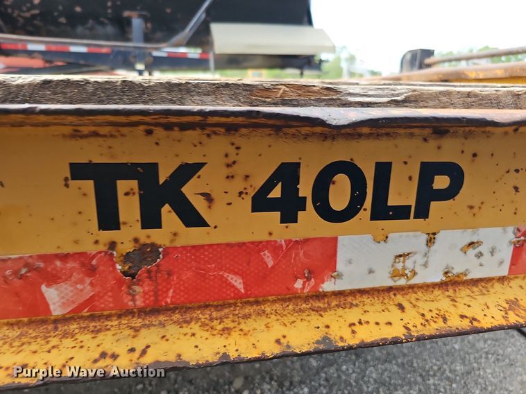 image for item DS6412 2000 Trail King TK40LP  equipment trailer