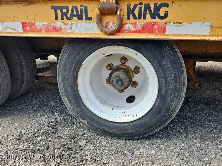 image for item DS6412 2000 Trail King TK40LP  equipment trailer