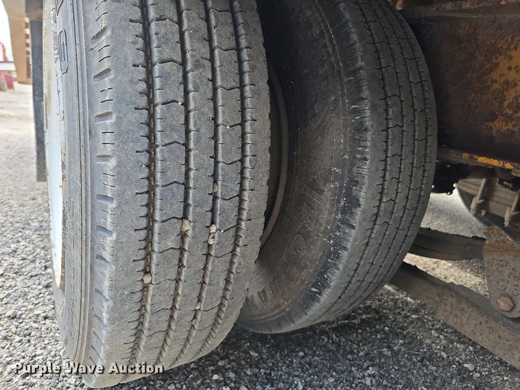 image for item DS6412 2000 Trail King TK40LP  equipment trailer