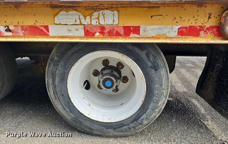 image for item DS6412 2000 Trail King TK40LP  equipment trailer