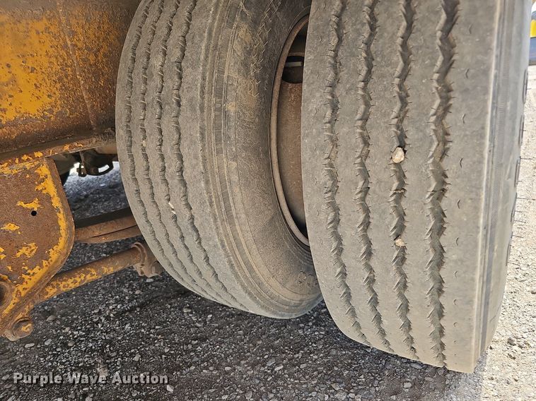 image for item DS6412 2000 Trail King TK40LP  equipment trailer