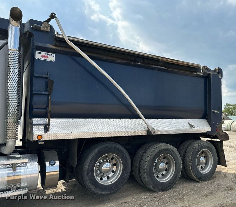 image for item DS6415 2016 Kenworth T800  dump truck