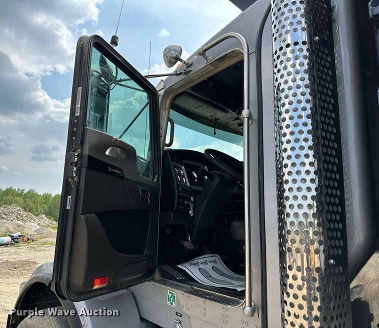 image for item DS6415 2016 Kenworth T800  dump truck