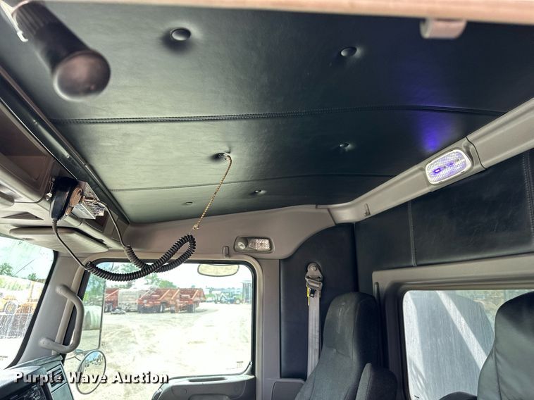 image for item DS6415 2016 Kenworth T800  dump truck