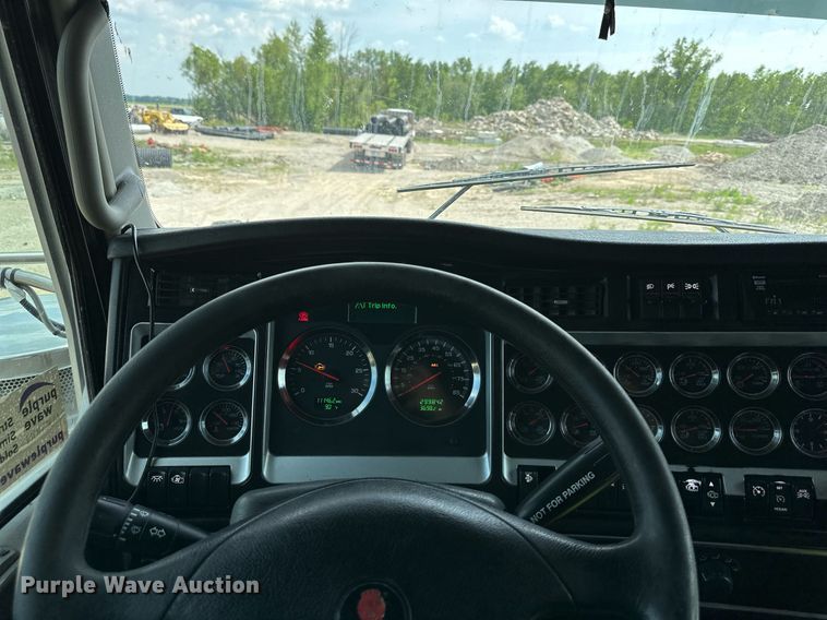 image for item DS6415 2016 Kenworth T800  dump truck