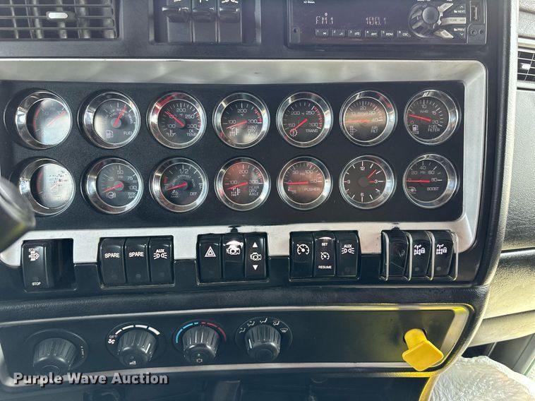 image for item DS6415 2016 Kenworth T800  dump truck