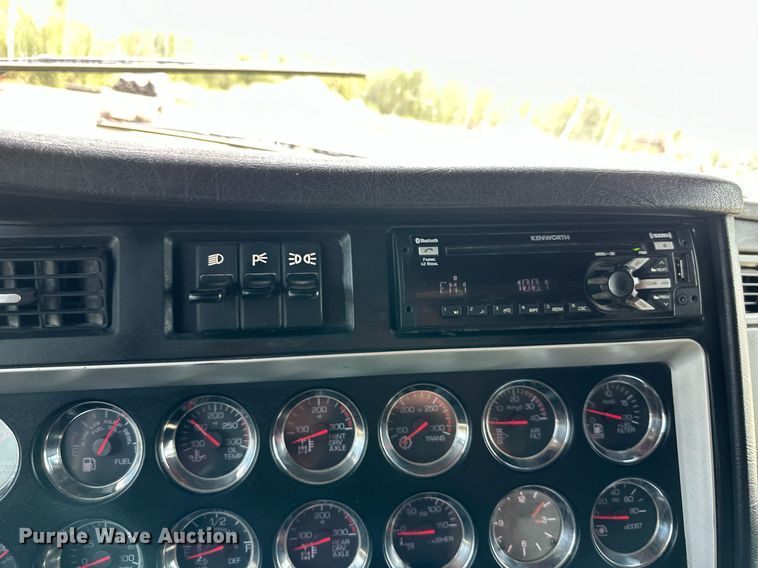 image for item DS6415 2016 Kenworth T800  dump truck