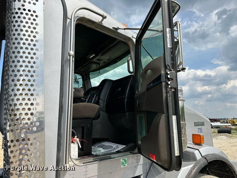 image for item DS6415 2016 Kenworth T800  dump truck