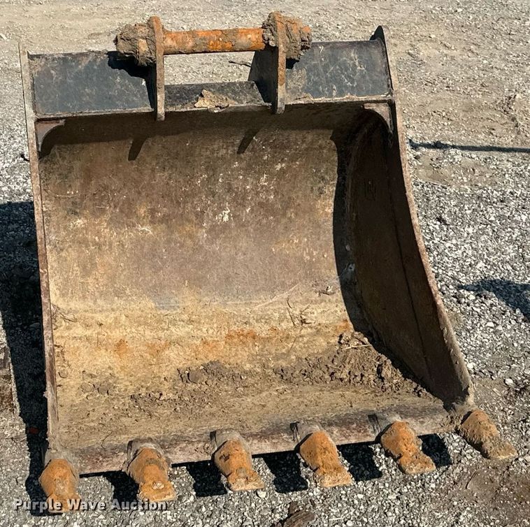 image for item JX9051 Caterpillar  36"W backhoe bucket