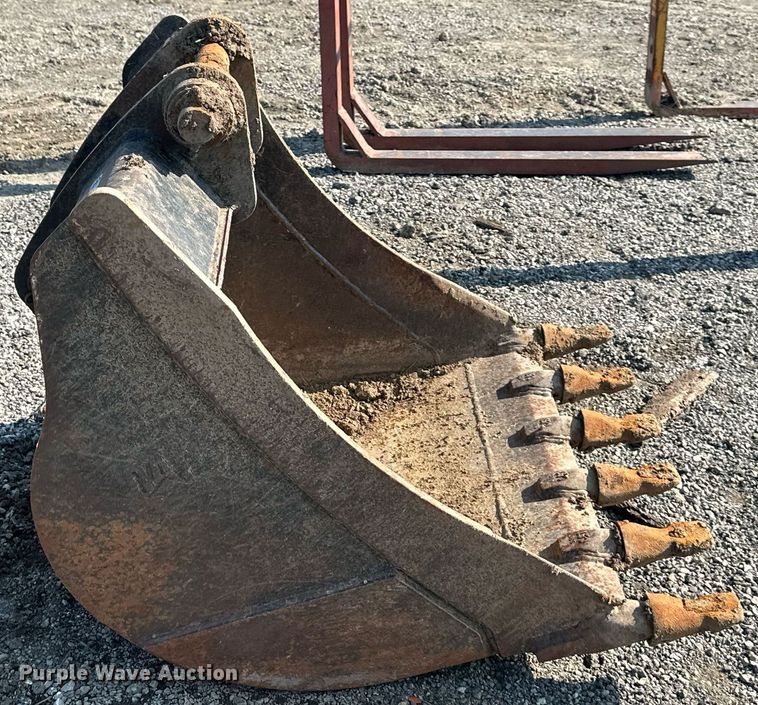 image for item JX9051 Caterpillar  36"W backhoe bucket