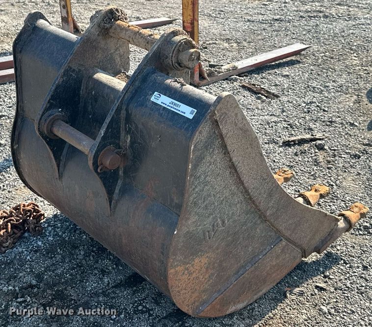 image for item JX9051 Caterpillar  36"W backhoe bucket