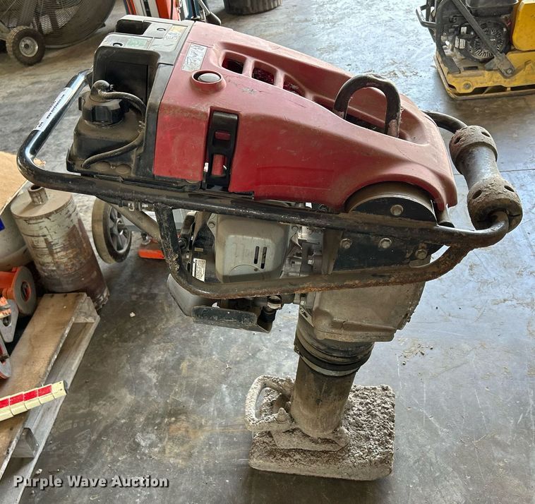 image for item JX9058 2014 Chicago Pneumatic MS590  plate compactor