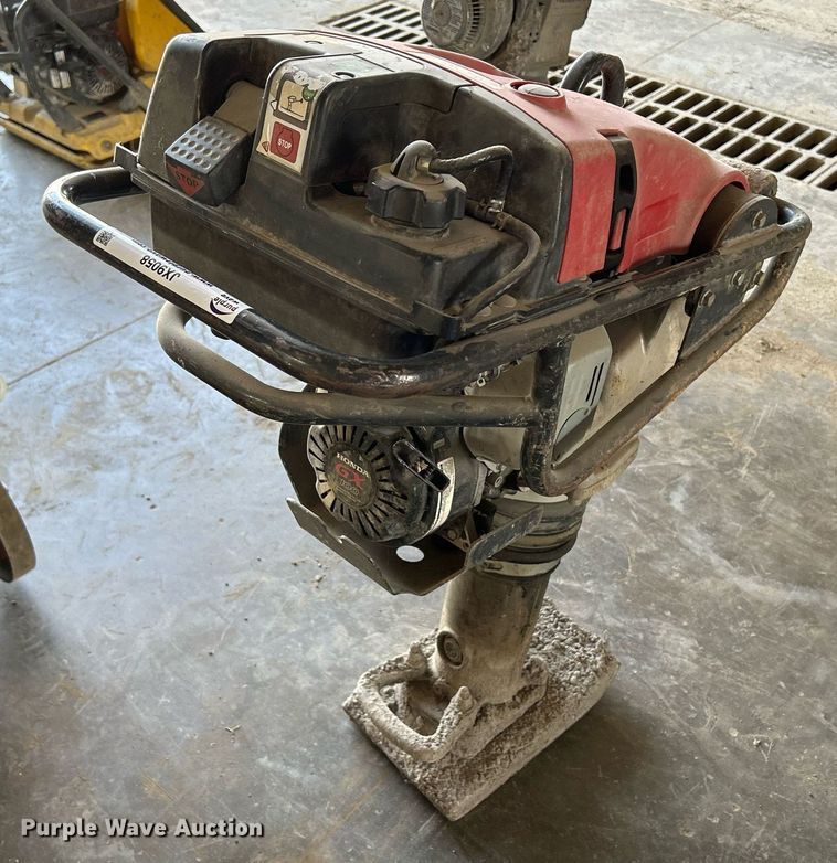 image for item JX9058 2014 Chicago Pneumatic MS590  plate compactor