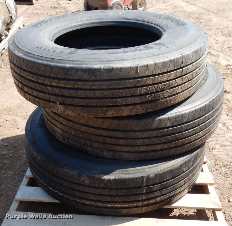 image for item AF9708 (3) Michelin XDN2 275/80R22.5 recapped tires