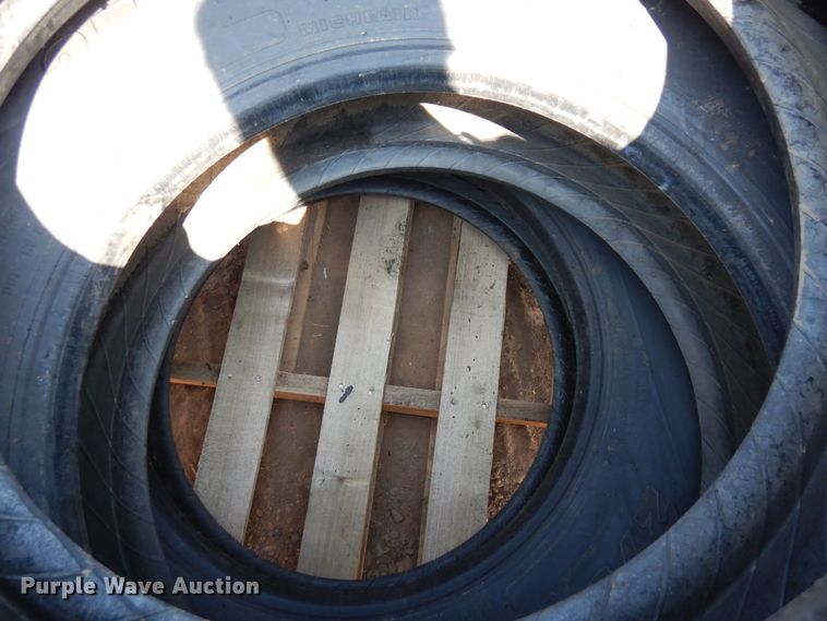 image for item AF9708 (3) Michelin XDN2 275/80R22.5 recapped tires