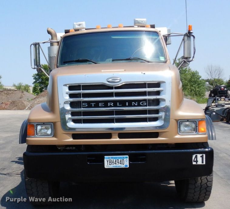 image for item AF9709 2004 Sterling L8500  dump truck