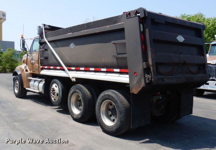 image for item AF9709 2004 Sterling L8500  dump truck