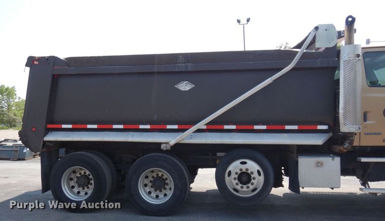 image for item AF9709 2004 Sterling L8500  dump truck