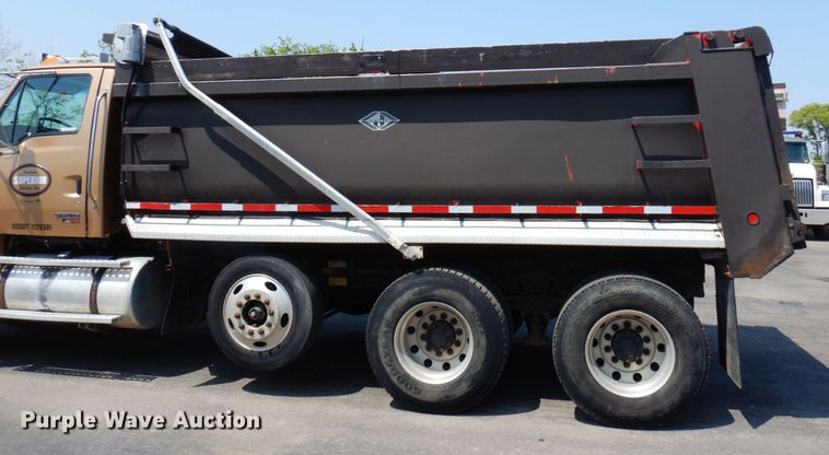 image for item AF9709 2004 Sterling L8500  dump truck