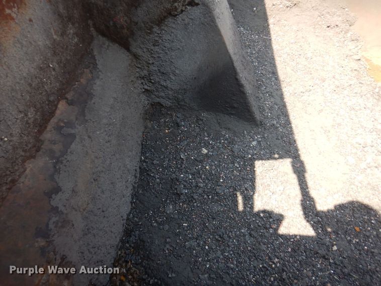 image for item AF9709 2004 Sterling L8500  dump truck