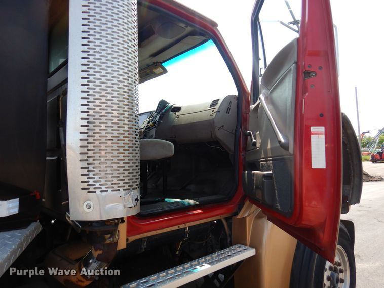 image for item AF9709 2004 Sterling L8500  dump truck