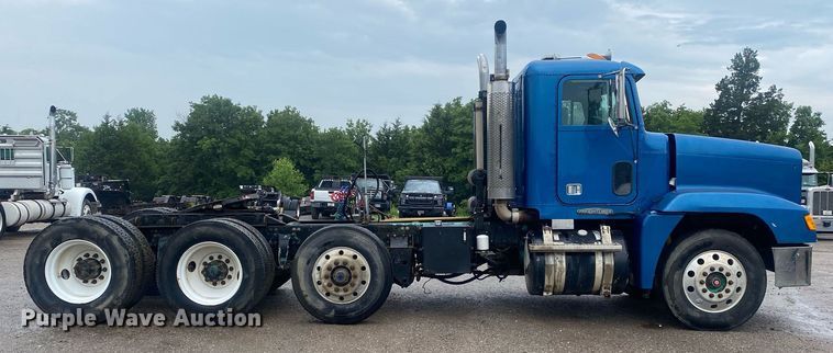 image for item DI7749 1993 Freightliner FLD  semi truck