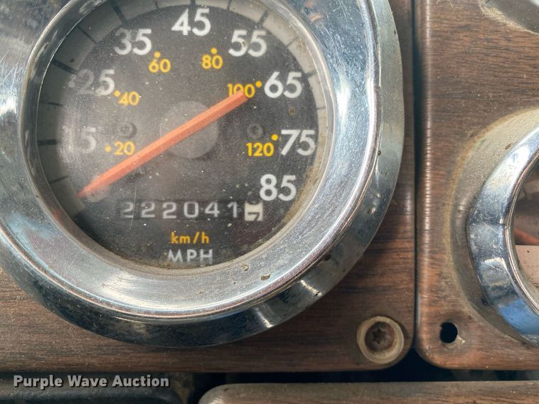 image for item DI7749 1993 Freightliner FLD  semi truck