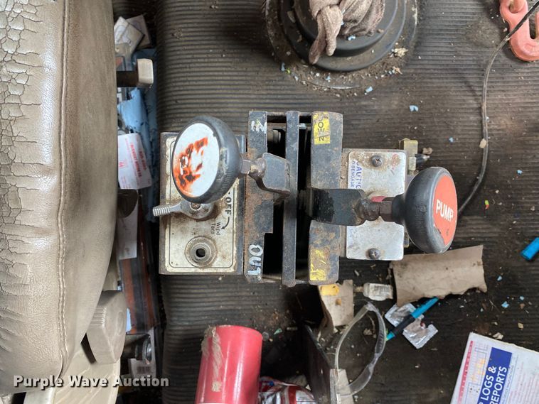 image for item DI7749 1993 Freightliner FLD  semi truck