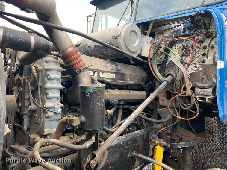 image for item DI7749 1993 Freightliner FLD  semi truck