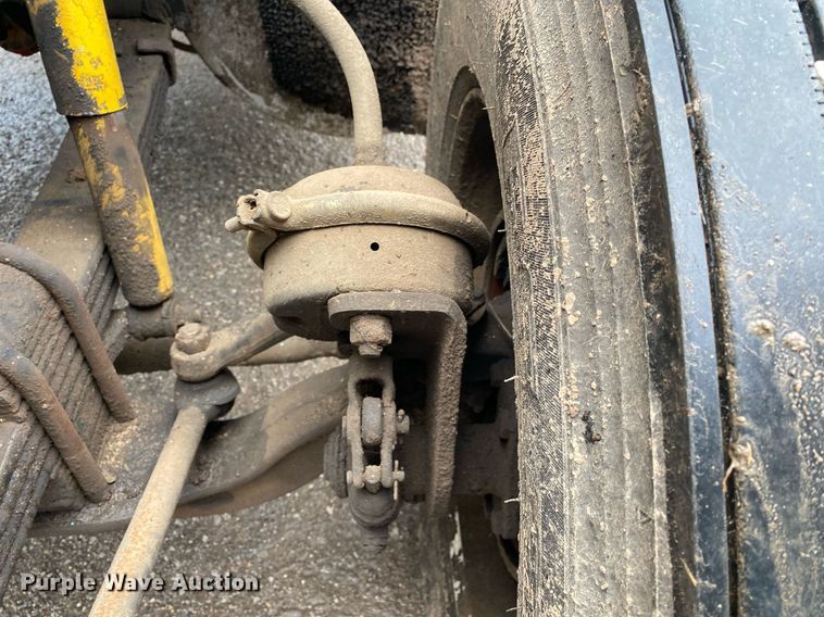 image for item DI7749 1993 Freightliner FLD  semi truck